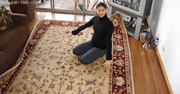 How to Pack Rugs for Moving